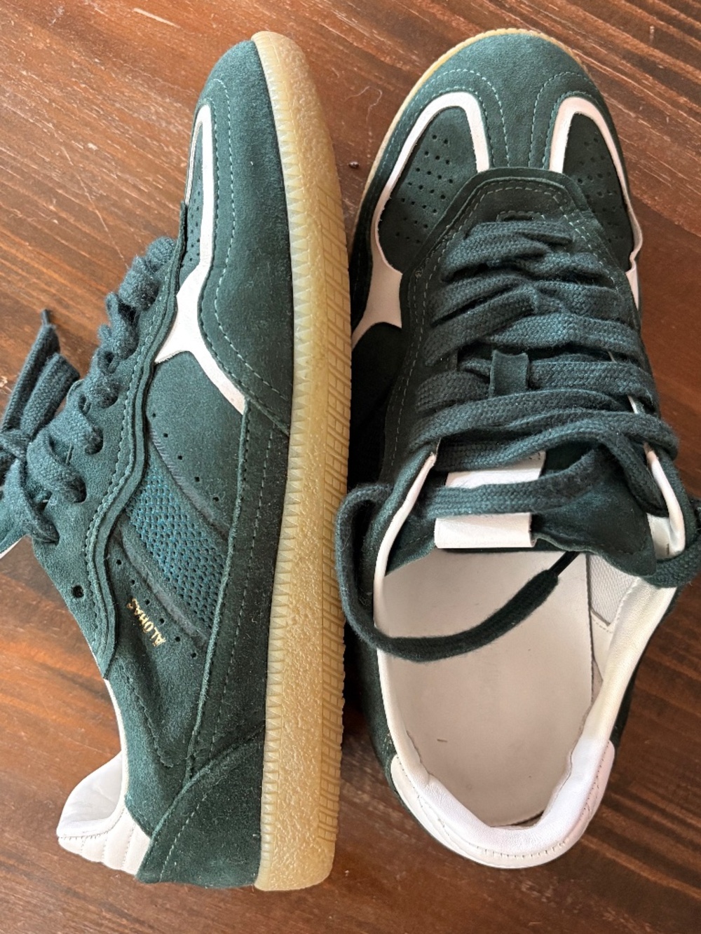 Alohas Sneakers